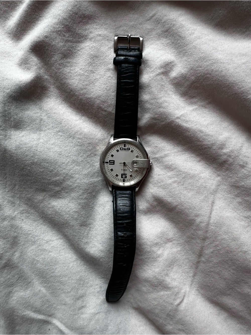Dolce & Gabbana Classic Minimalist Leather Strap Watch Silver Black